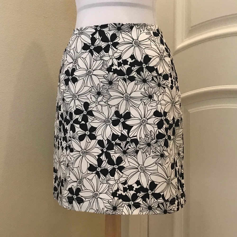 Ann Taylor black / white cotton stretch skirt